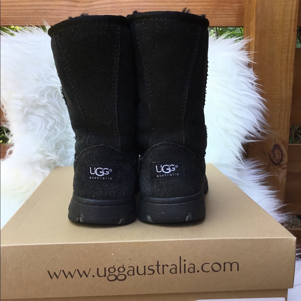 UGG - Picture 2 of 11